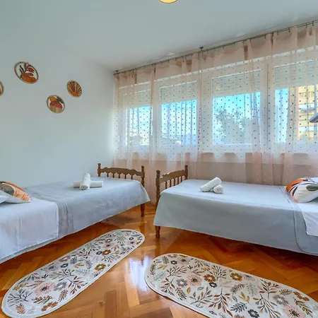 Nikola's Nest Apartman *