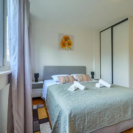 Nikola's Nest * Split