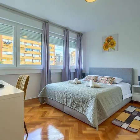 Nikola's Nest Apartment *