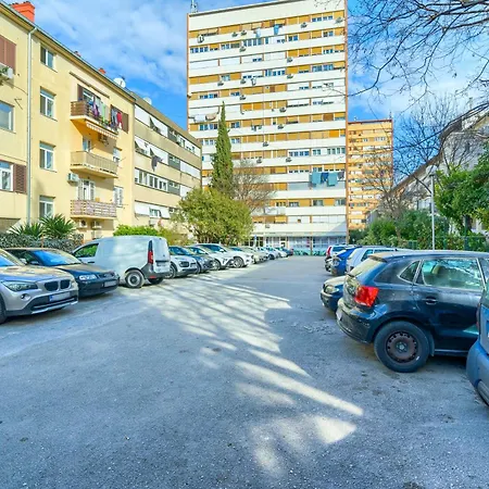 Nikola's Nest Apartament