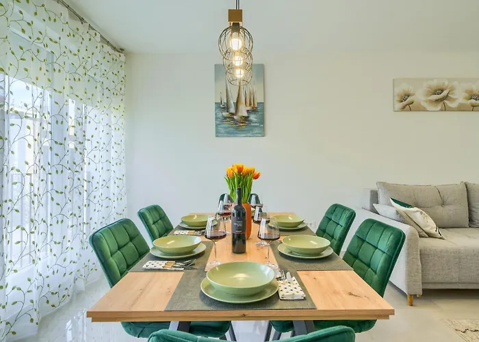 Nikola's Nest سبليت